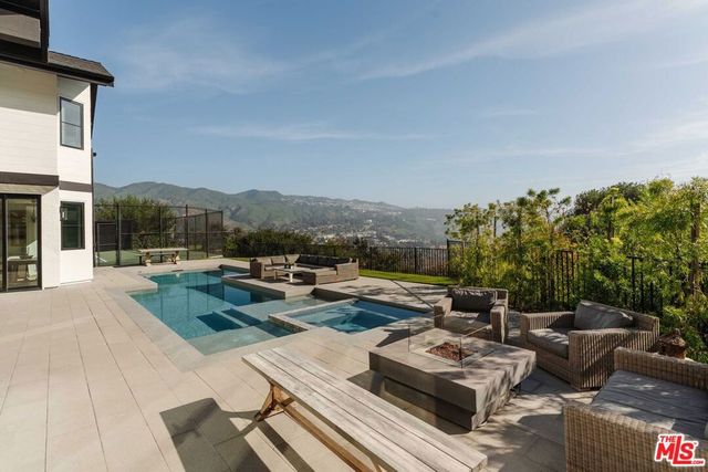 17609 Camino De Yatasto, Pacific Palisades, CA 90272