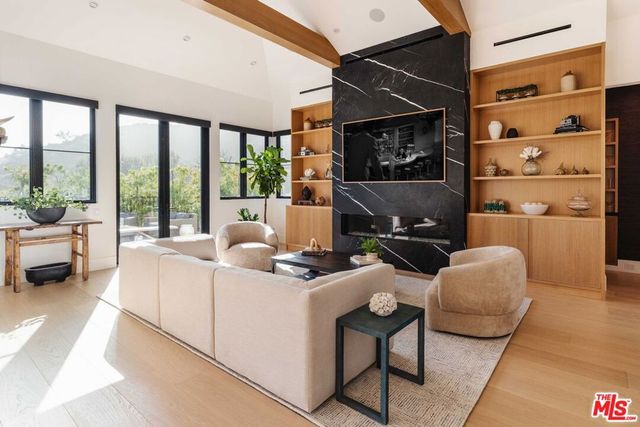 17609 Camino De Yatasto, Pacific Palisades, CA 90272