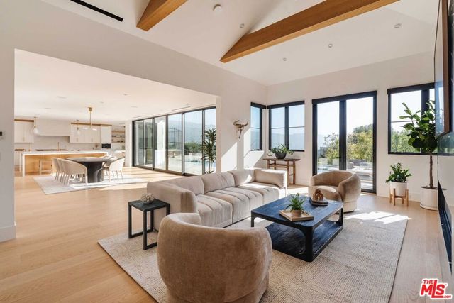 17609 Camino De Yatasto, Pacific Palisades, CA 90272