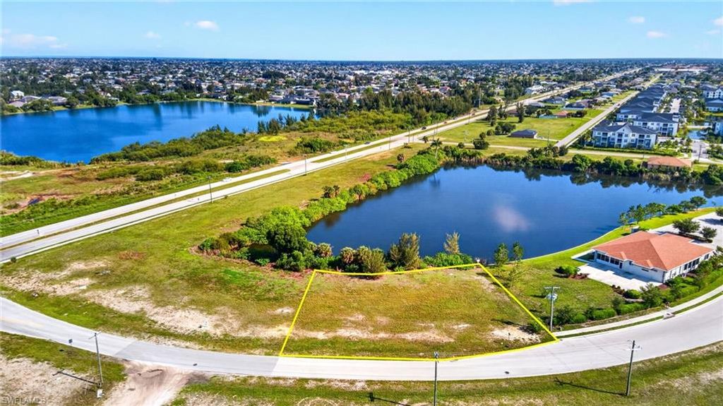 Image 1 of property listing at 1483 SW 6th TER, Cape Coral, FL 33991