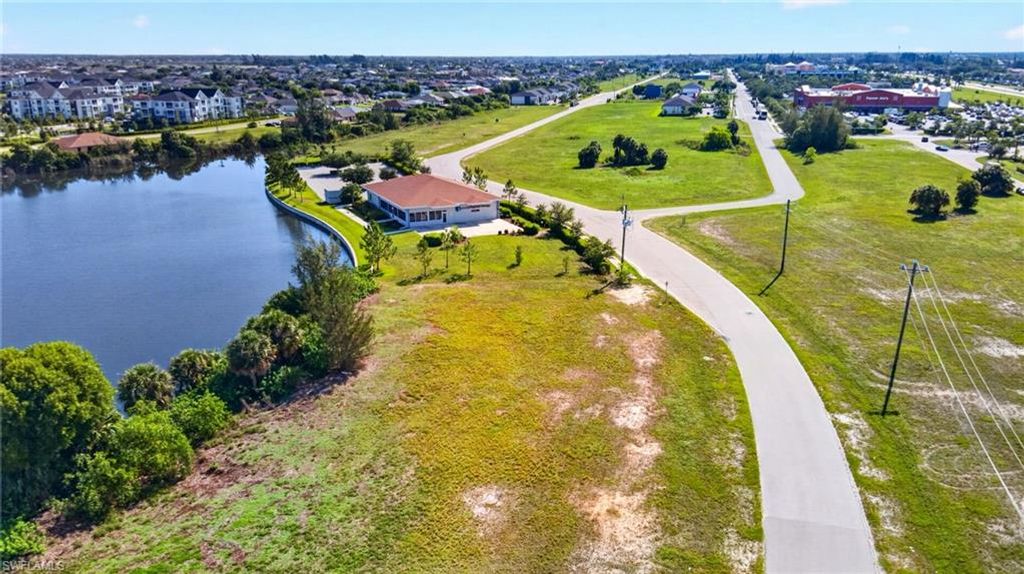 Image 11 of property listing at 1483 SW 6th TER, Cape Coral, FL 33991