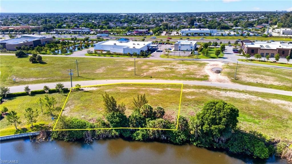 Image 12 of property listing at 1483 SW 6th TER, Cape Coral, FL 33991