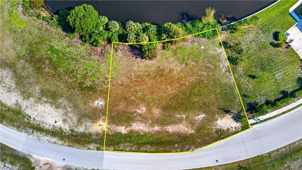 Image 14 of property listing at 1483 SW 6th TER, Cape Coral, FL 33991