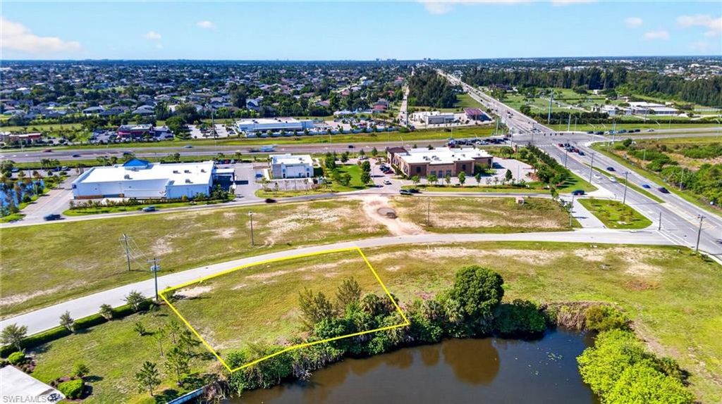 Image 15 of property listing at 1483 SW 6th TER, Cape Coral, FL 33991