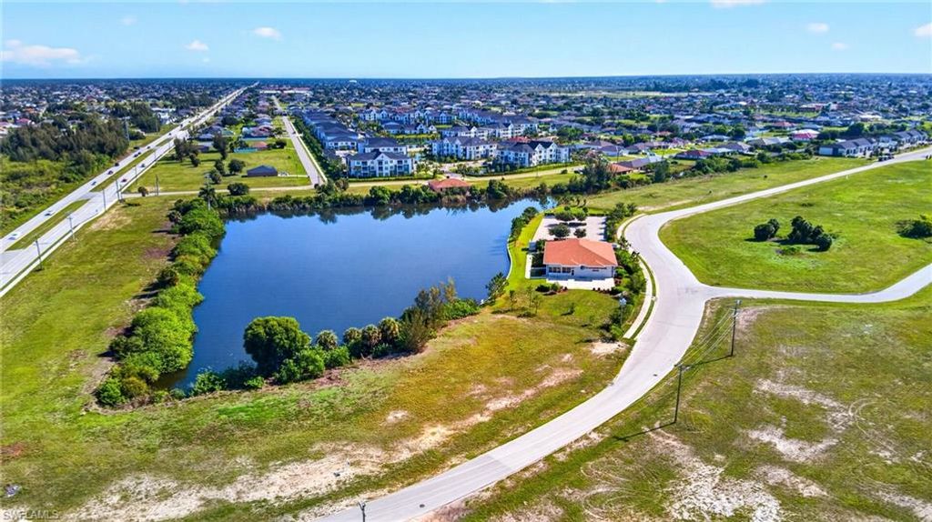 Image 2 of property listing at 1483 SW 6th TER, Cape Coral, FL 33991