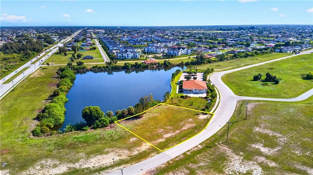 Image 7 of property listing at 1483 SW 6th TER, Cape Coral, FL 33991