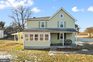 39 MAIN ST, Pilesgrove, NJ 08098