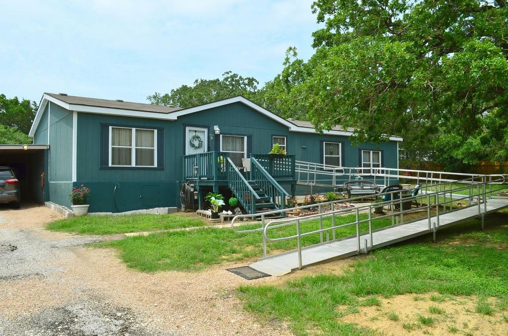218 Texas Oak DR, Cedar Creek, TX 78612