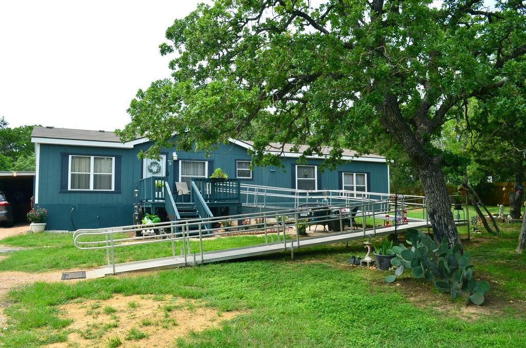 218 Texas Oak DR, Cedar Creek, TX 78612