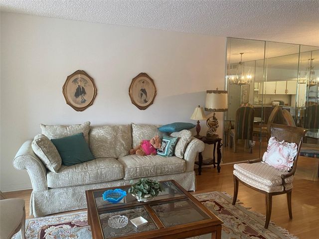 7280 S Devon Drive 208, Fort Lauderdale, FL 33321