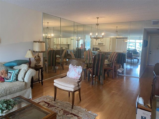 7280 S Devon Drive 208, Fort Lauderdale, FL 33321