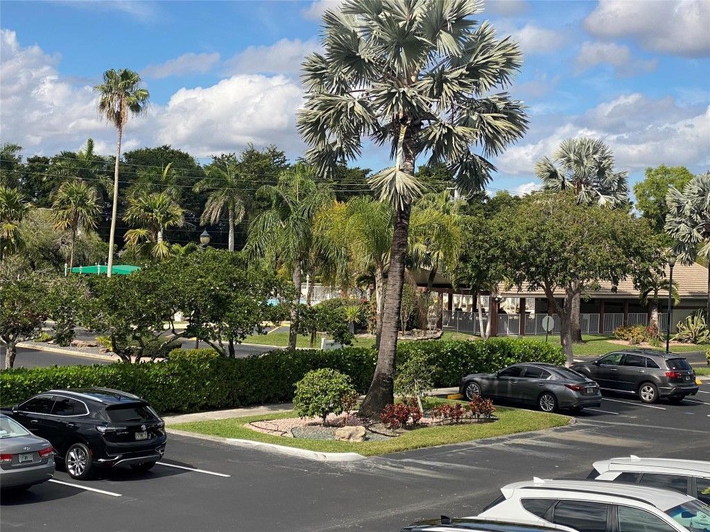 7280 S Devon Drive 208, Fort Lauderdale, FL 33321