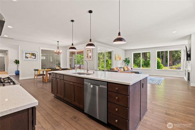 16424 252 Avenue SE, Issaquah, WA 98027