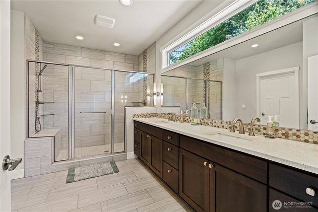 16424 252 Avenue SE, Issaquah, WA 98027