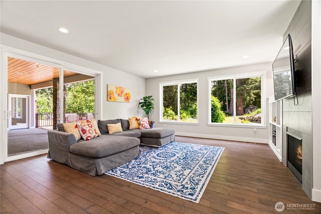 16424 252 Avenue SE, Issaquah, WA 98027