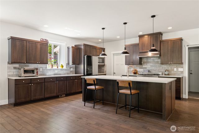 16424 252 Avenue SE, Issaquah, WA 98027