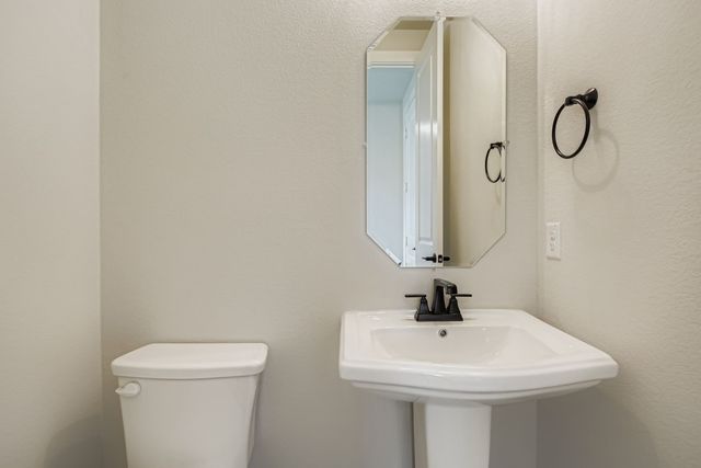 831 Stone Grove Road, Lavon, TX 75166