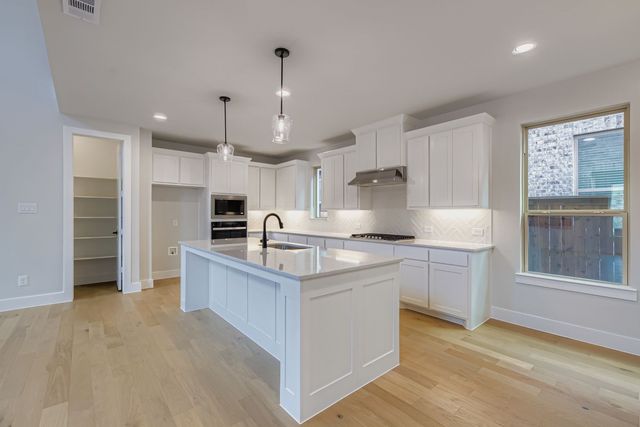 831 Stone Grove Road, Lavon, TX 75166