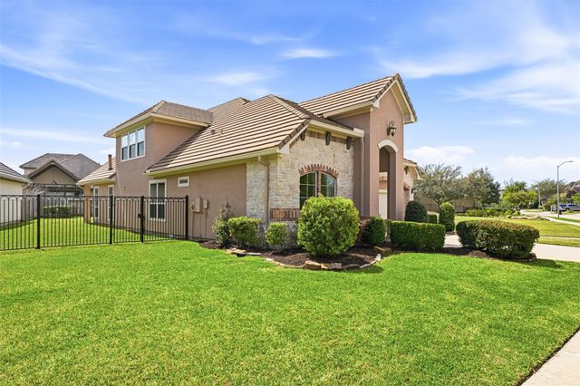 4914 Fairford Drive, Sugar Land, TX 77479