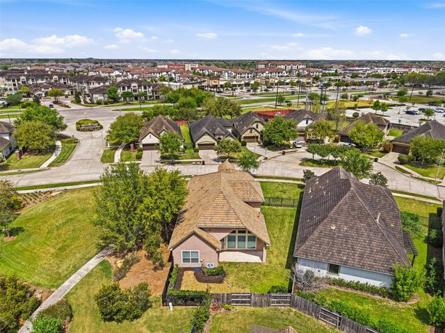 4914 Fairford Drive, Sugar Land, TX 77479