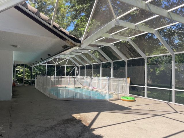 5317 NW 67th Ave, Lauderhill, FL 33319