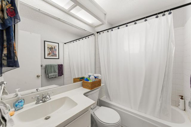 50 Lanyard Ct, Sacramento, CA 95831