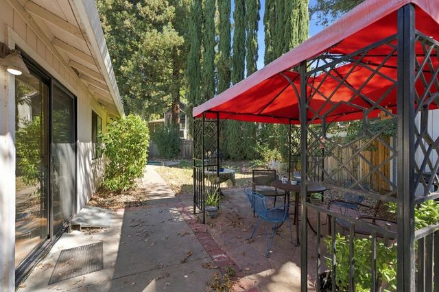 50 Lanyard Ct, Sacramento, CA 95831