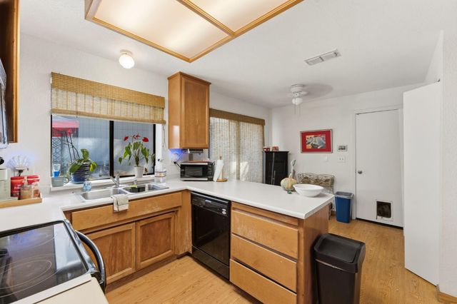 50 Lanyard Ct, Sacramento, CA 95831