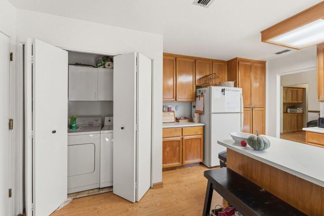 50 Lanyard Ct, Sacramento, CA 95831