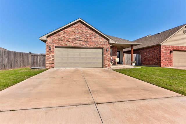 1113 Golden Leaf Drive, Moore, OK 73160