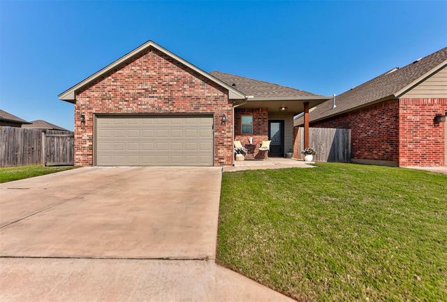 1113 Golden Leaf Drive, Moore, OK 73160