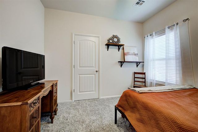 1113 Golden Leaf Drive, Moore, OK 73160