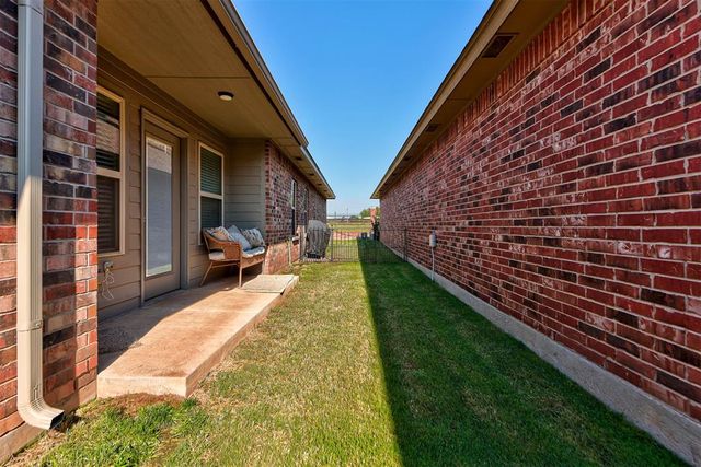 1113 Golden Leaf Drive, Moore, OK 73160