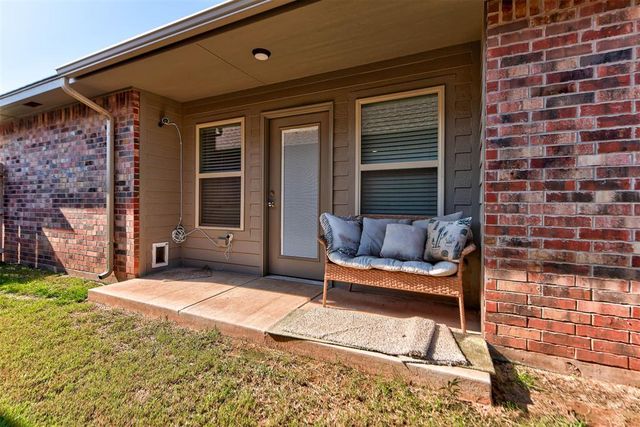 1113 Golden Leaf Drive, Moore, OK 73160