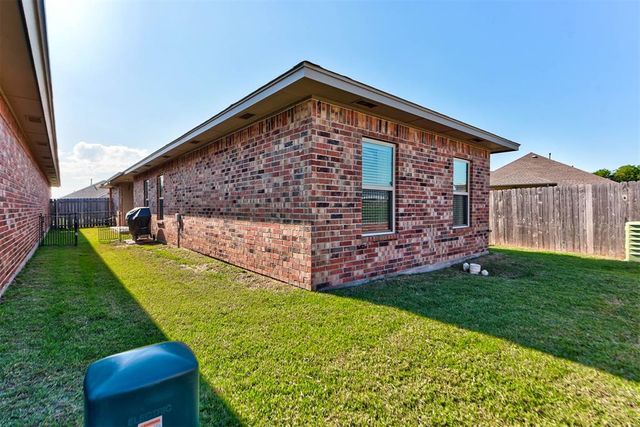 1113 Golden Leaf Drive, Moore, OK 73160