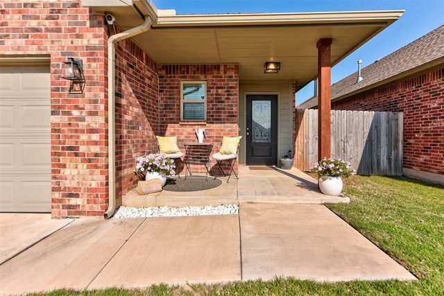 1113 Golden Leaf Drive, Moore, OK 73160