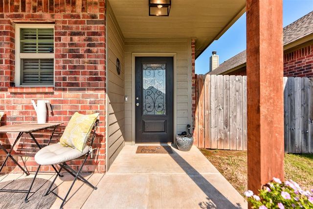 1113 Golden Leaf Drive, Moore, OK 73160