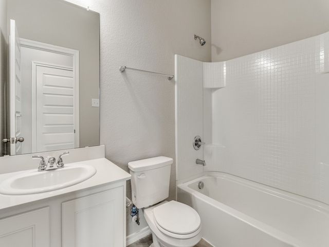 920 Ravenwood Lane, Van Alstyne, TX 75495