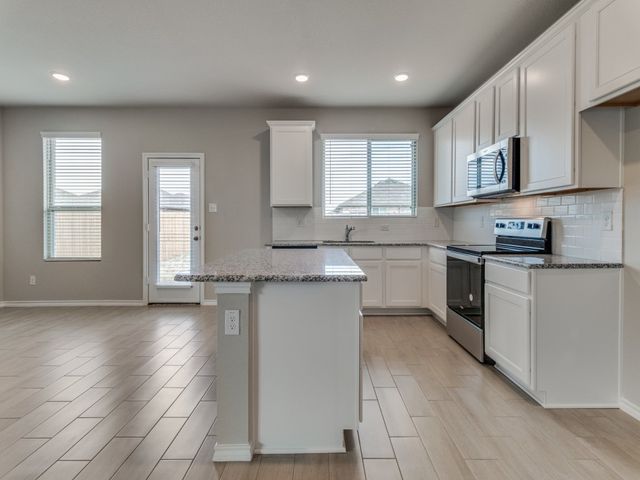 920 Ravenwood Lane, Van Alstyne, TX 75495