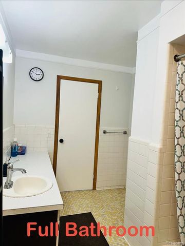 7290 Wiegand, Center Line, MI 48015