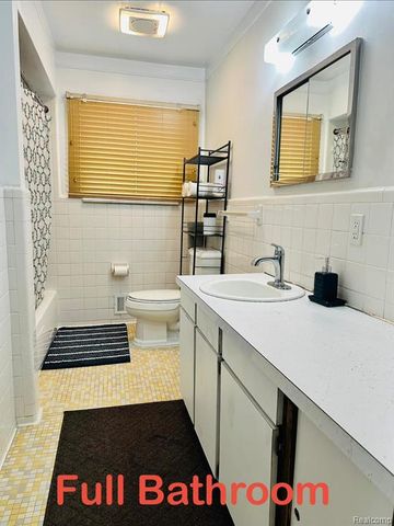 7290 Wiegand, Center Line, MI 48015