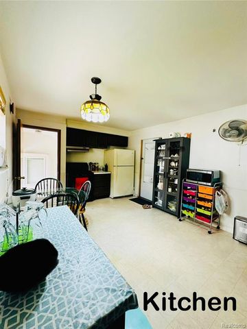 7290 Wiegand, Center Line, MI 48015