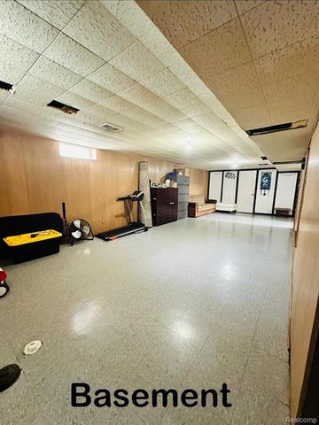 7290 Wiegand, Center Line, MI 48015
