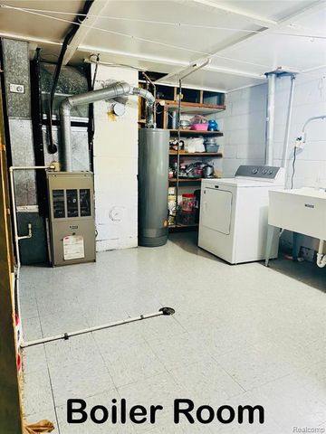 7290 Wiegand, Center Line, MI 48015
