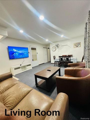 7290 Wiegand, Center Line, MI 48015