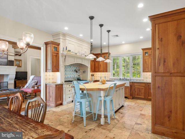 948 DROVERS LN, Chester Springs, PA 19425