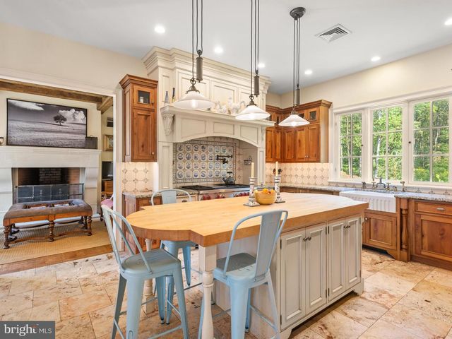 948 DROVERS LN, Chester Springs, PA 19425