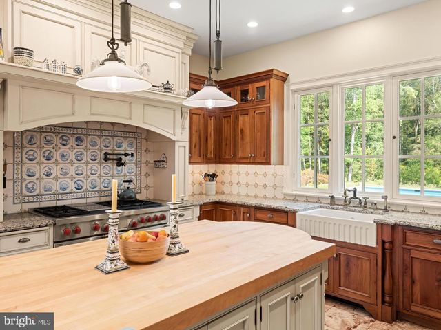 948 DROVERS LN, Chester Springs, PA 19425