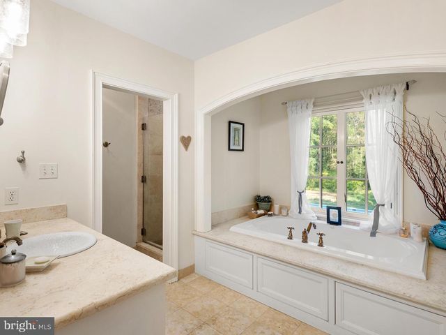 948 DROVERS LN, Chester Springs, PA 19425