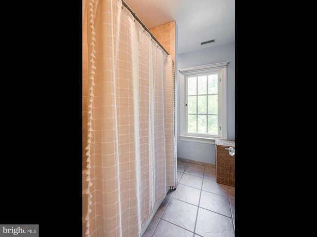 948 DROVERS LN, Chester Springs, PA 19425